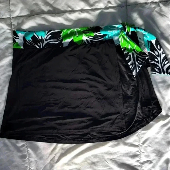 Body I.D Black Tropical Side Tie Cover up Skirt Size PS & M NWT - Picture 4 of 4